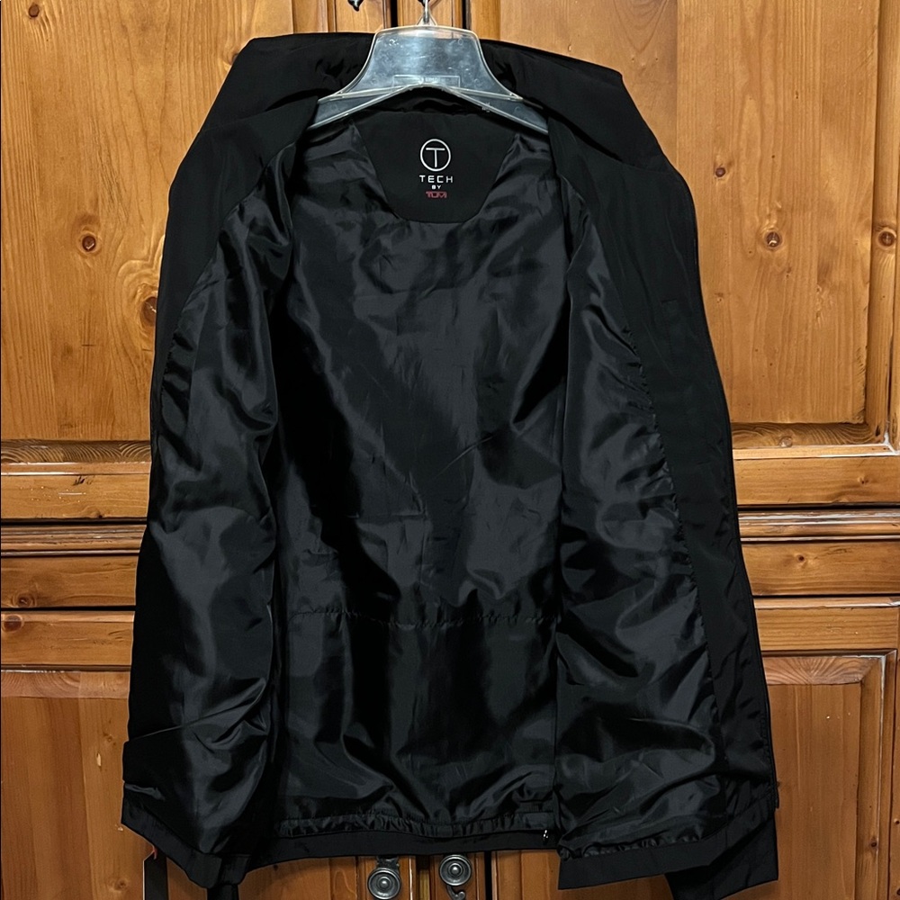 TUMI  T-tech by Tumi Performance Jacket Size Medium Hidden hood. Security pocket - Picture 5 of 12